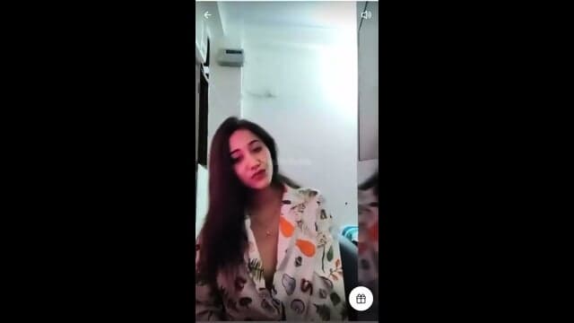 Desi Girl Goes Nude Fully Topless on Tango Live Teasing Her Boobs for All to See
