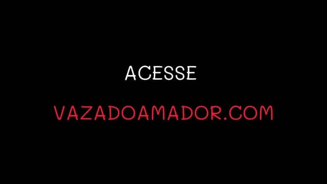 Fumando e fodendo a buceta da gostosa de quatro vazou na net