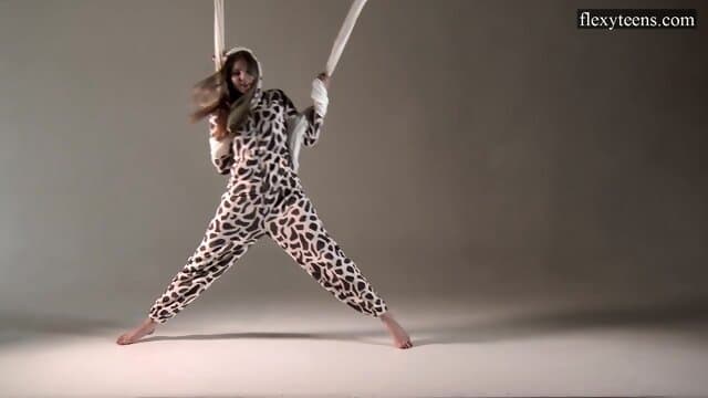 Sofia Zhiraf super flexible young babe